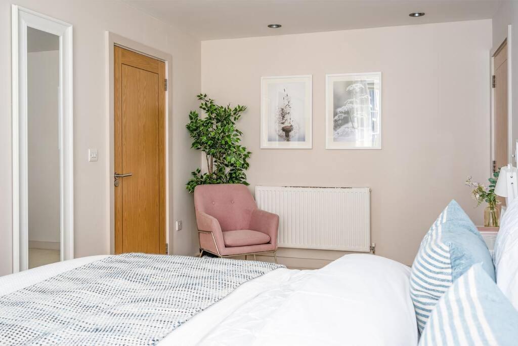 Stunning 2 Bedroom Apartment In Converted Chapel バース エクステリア 写真