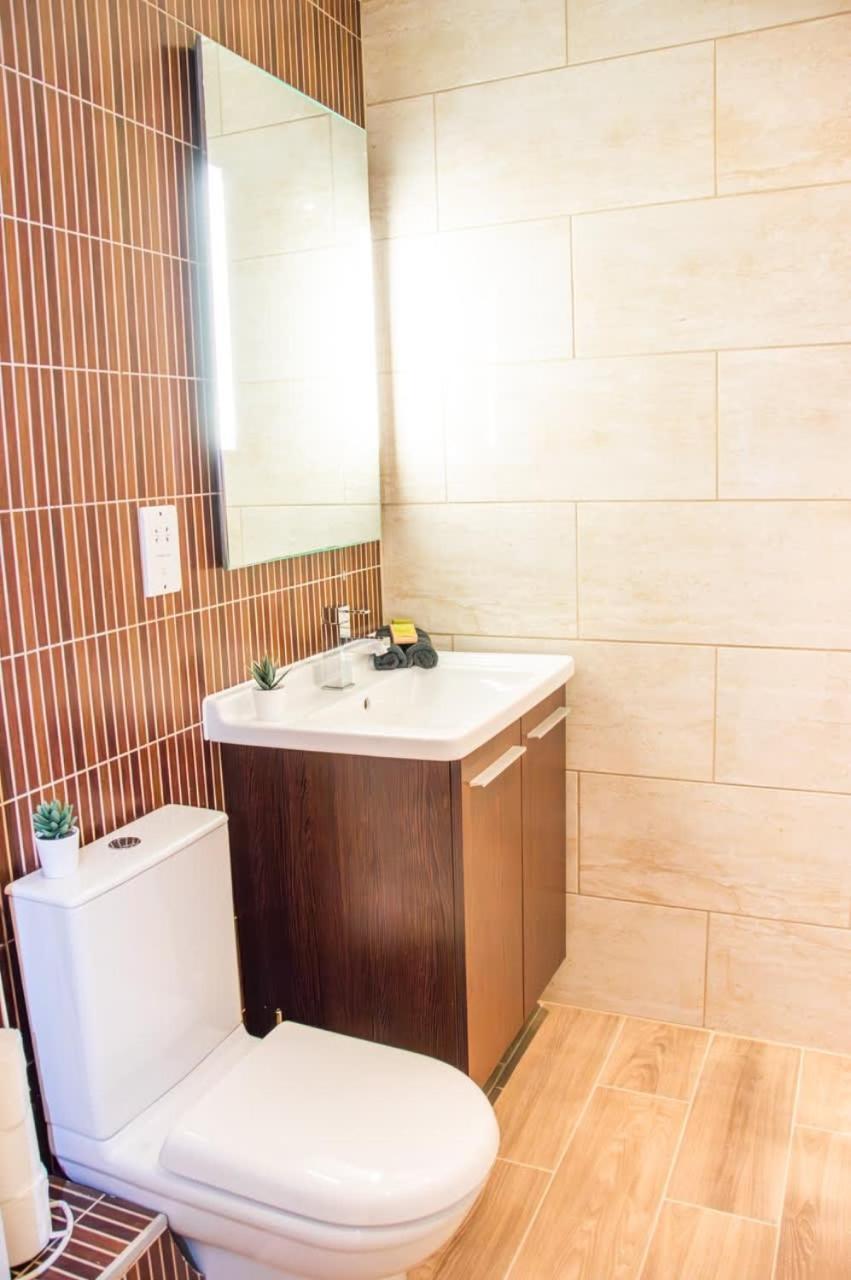 Stunning 2 Bedroom Apartment In Converted Chapel バース エクステリア 写真